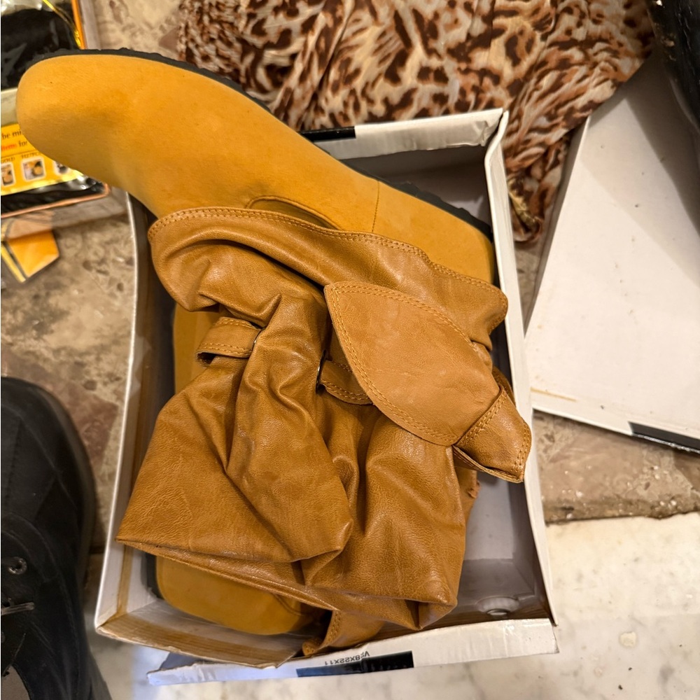 Source Unknown Mustard Knot-Accent Leatherette Mu… - image 2